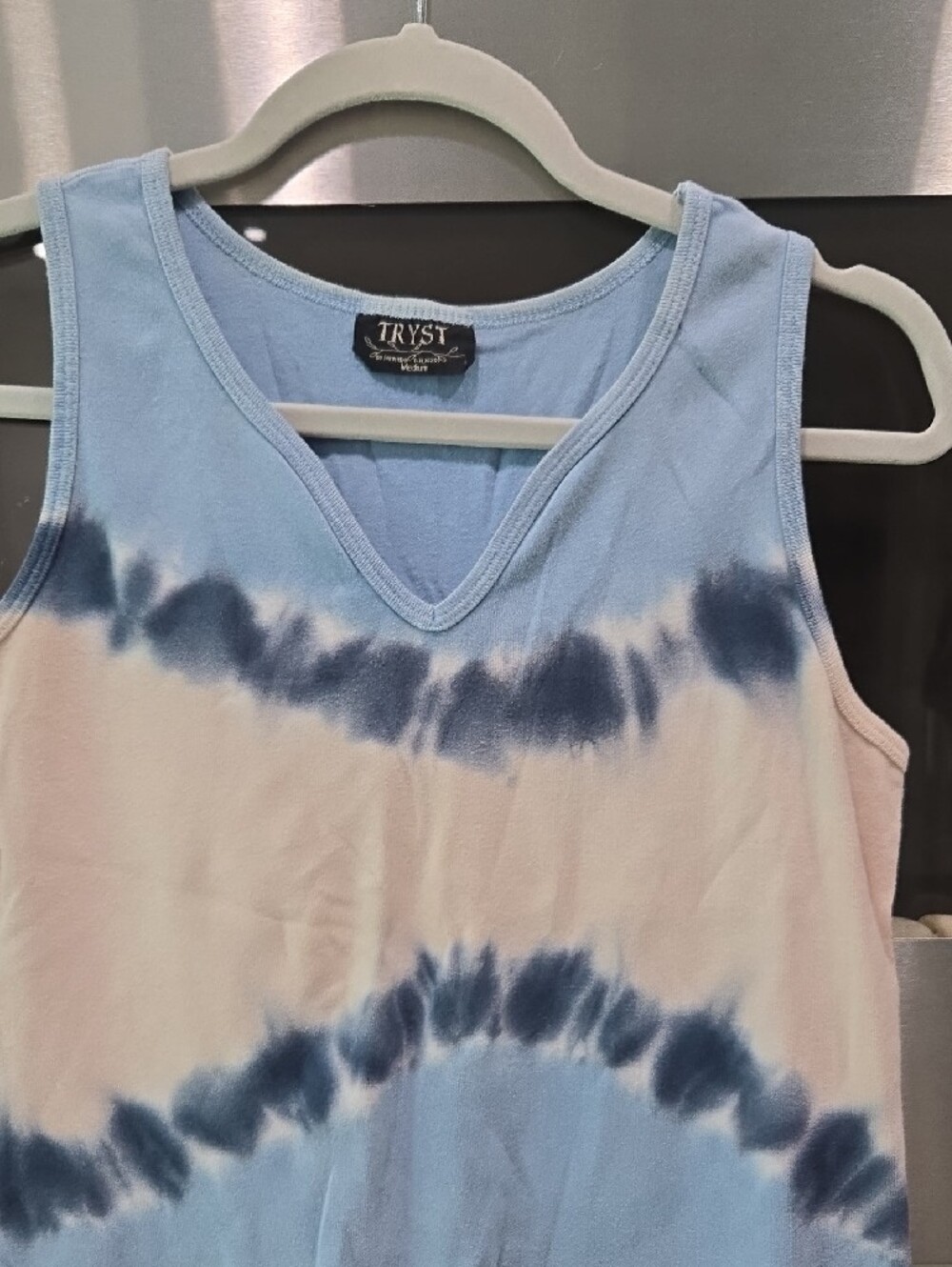Tie-Dye V-Neck Sleeveless Top - Light Blue & White